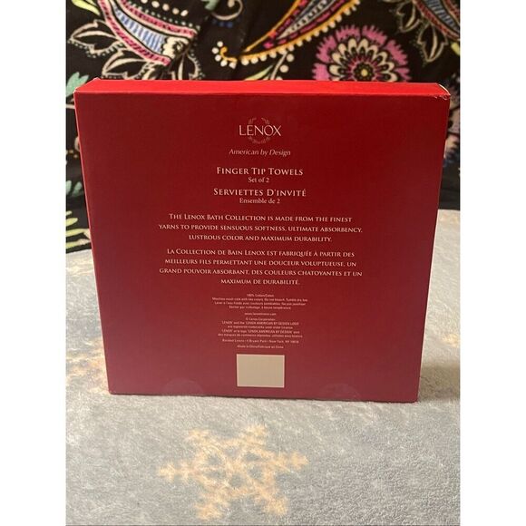 Lenox Mr.and Mrs.Santa Clause Fingertip Towel set NIP - Picture 2 of 2